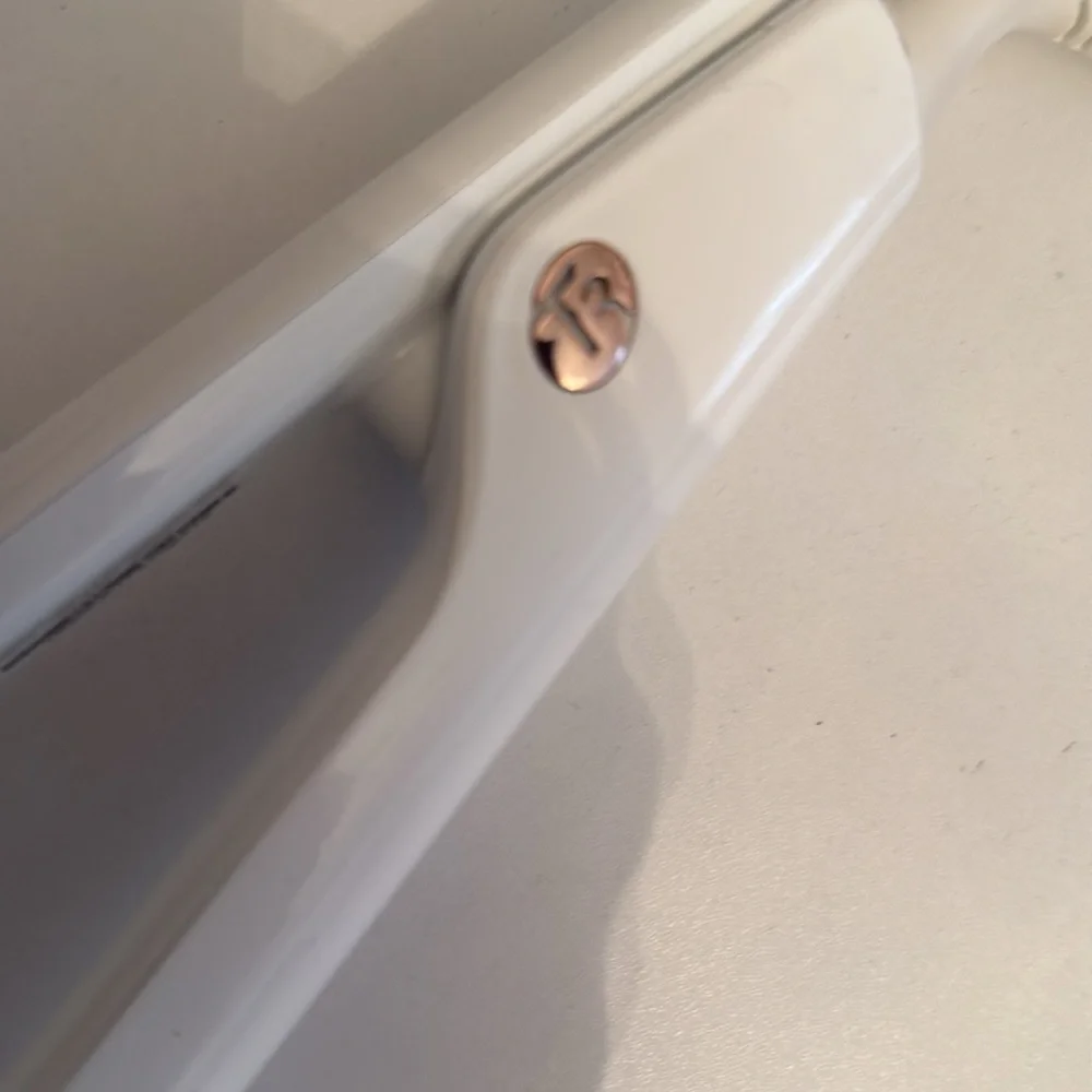 T3 flat iron ! Like new - Picture 2 of 2